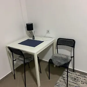 verificați disponibilitatea